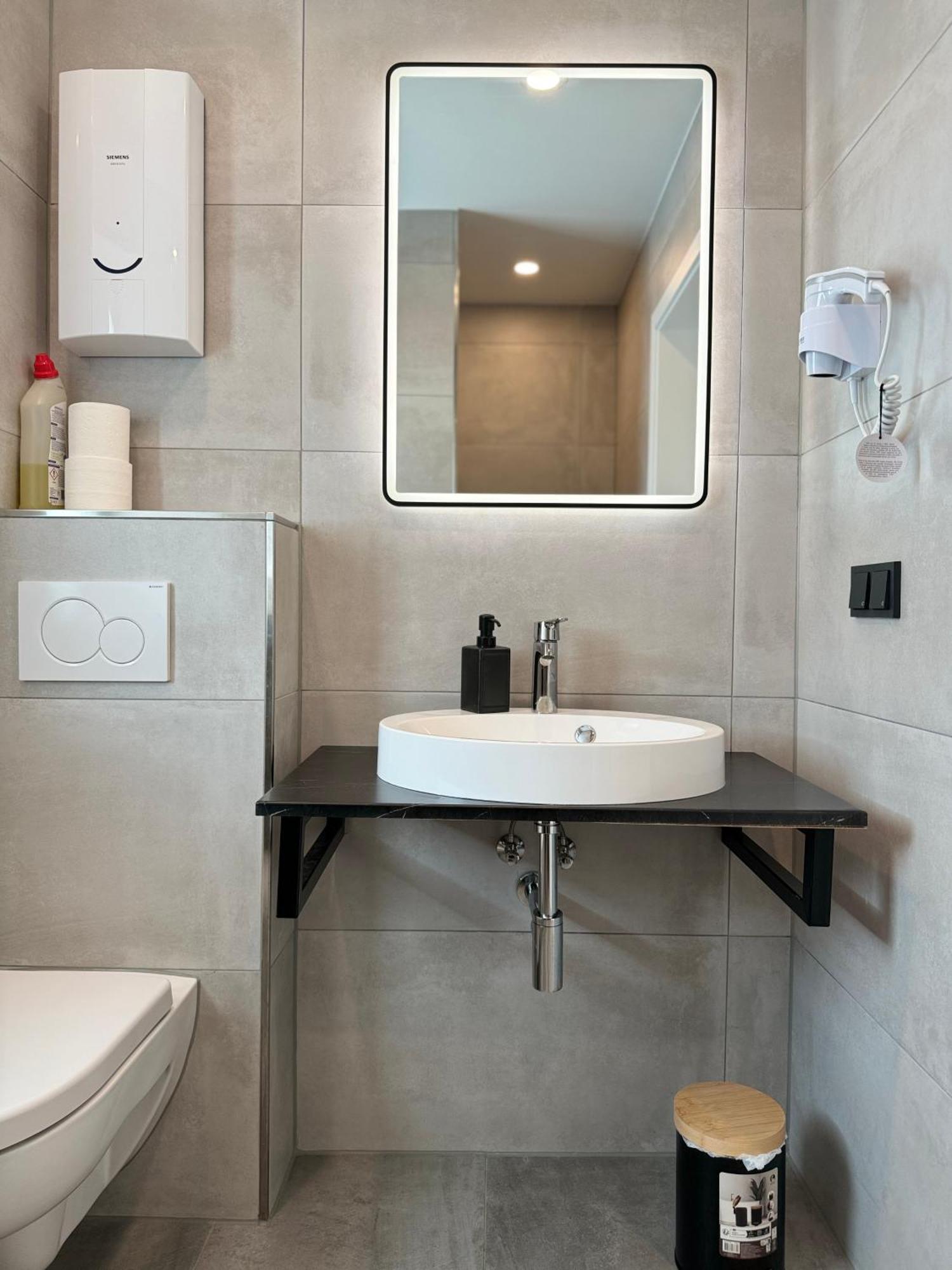 Aparts House - Balkon-Wifi-Kitchen เอสเซน ภายนอก รูปภาพ